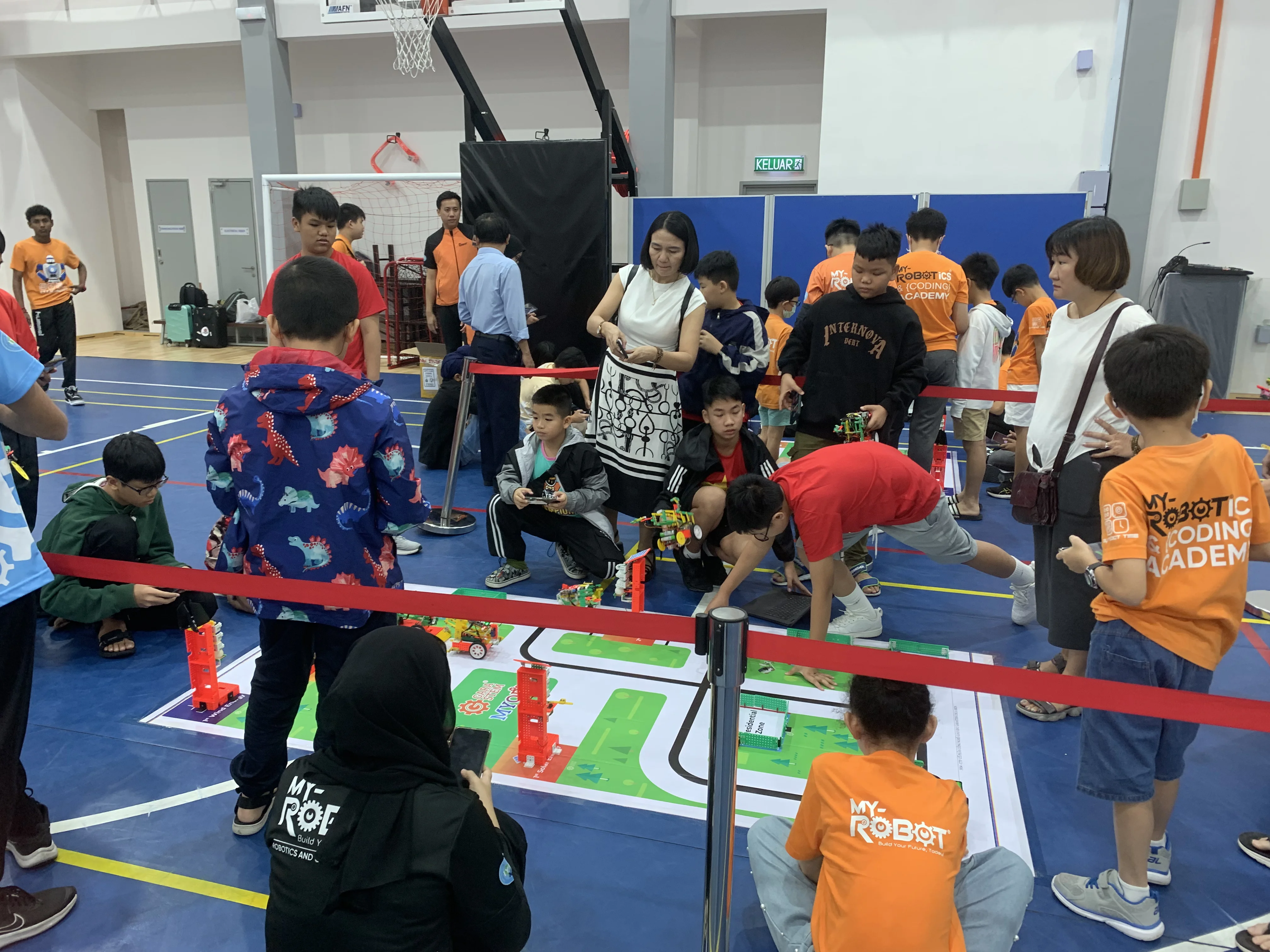 GaraSTEM students and organizers at an international robotics competition